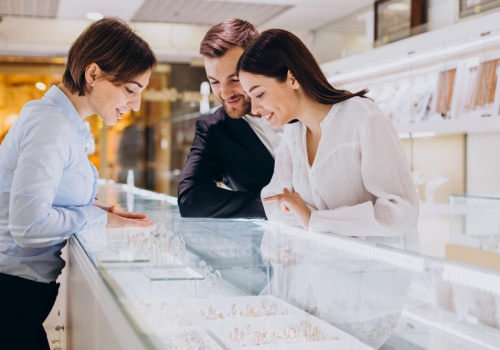 Branża jubilerska narzeka na spadek obrotów, a co czwarty Polak rozważa kupno biżuterii na Wielkanoc