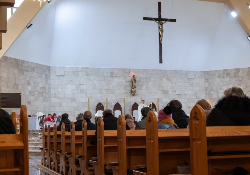 Ważny dzień Wielkiego Tygodnia. Wierni przychodzą do kościoła dwa razy