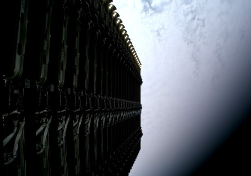 Chmura odłamków po awarii satelity Starlink. SpaceX bada przyczyny awarii