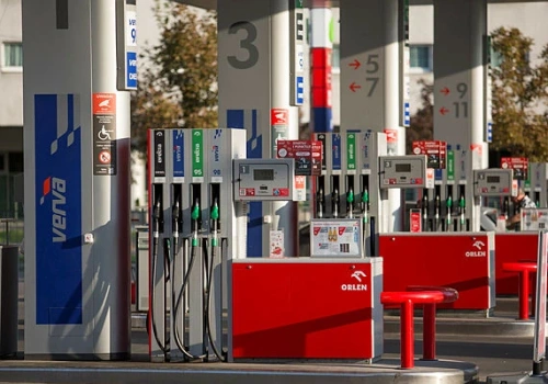 Kolejne podwyżki cen maksymalnych benzyny - dzień po dniu. Ile tym razem zapłacimy?