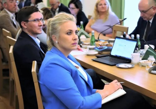 Polska ma zapłacić 5,6 mld zł Pfizerowi. Sójka o tym, kto odpowiadał za „cały proces” i dostał „nagrodę”