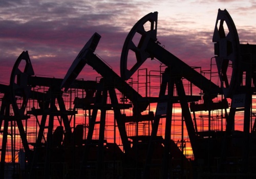Cena ropy nadal spada. Brent najtańsza od ponad tygodnia