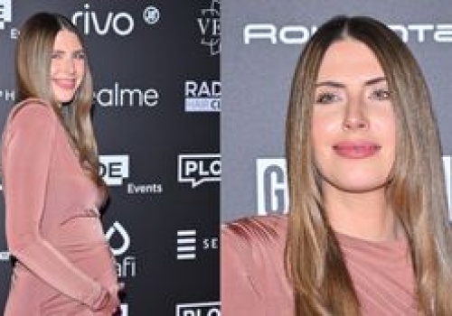 Aleksandra Grysz eksponuje CIĄŻOWE KRĄGŁOŚCI na ściance (ZDJĘCIA)