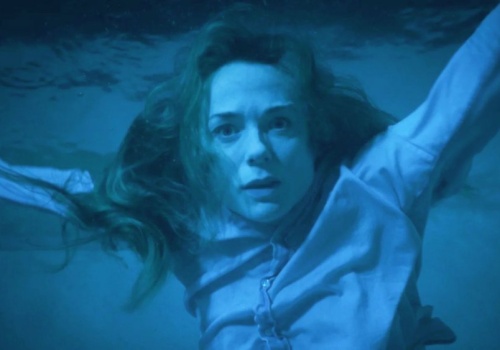 Horror o nawiedzonym basenie jest hitem Netfliksa. Oceny Polaków aż bolą