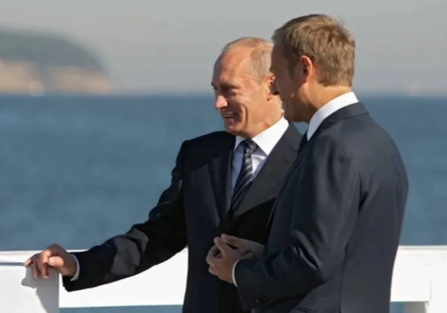 TVP w likwidacji na pomoc Tuskowi. Tak tłumaczą jego spotkania z Putinem