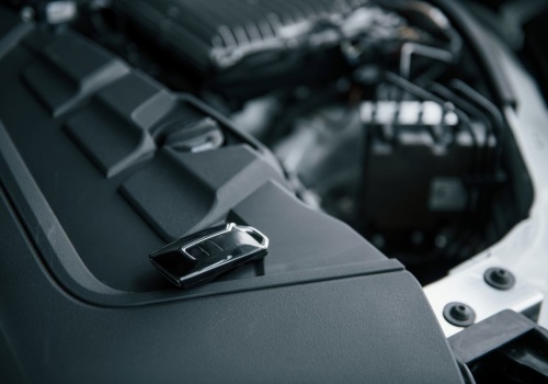 Ten błąd przy zmianie oleju może kosztować cię tysiące złotych. Kierowcy ignorują ten krok