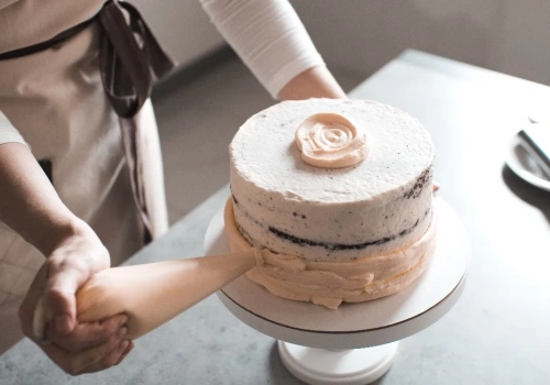 Krem do tortu – o czym musisz pamiętać, żeby dekoracja naprawdę się udała?