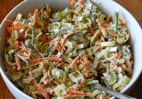 Pasuje do białej kiełbasy i pieczonego mięsa. Robię 4 miski, bo jedna to za mało