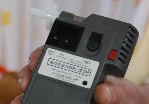 Ponad 2,5 promila i „opieka” nad dziećmi. Kolejna pijana matka