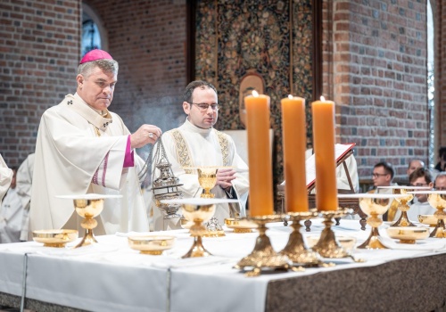 Abp Zbigniew Zieliński przewodniczył Mszy Krzyżma