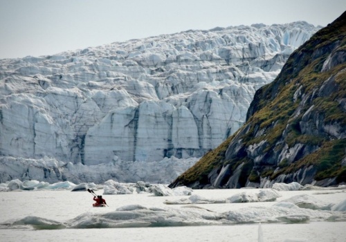 Jeziora przyspieszają topnienie lodowców Grenlandii
