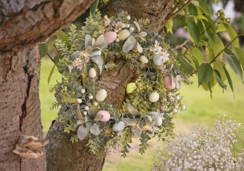 Kurczaki, zające i świecące jajka - te wielkanocne dekoracje wprowadzą do wnętrza radosny klimat