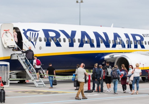 Linie lotnicze reagują na ceny paliw. Droższe bilety, mniej połączeń. Ryanair i Lufthansa ostrzegają