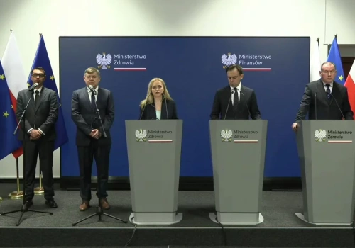 Polska ma zapłacić Pfizerowi 6 mld zł kary. MZ: To nie wpłynie na dostępność świadczeń