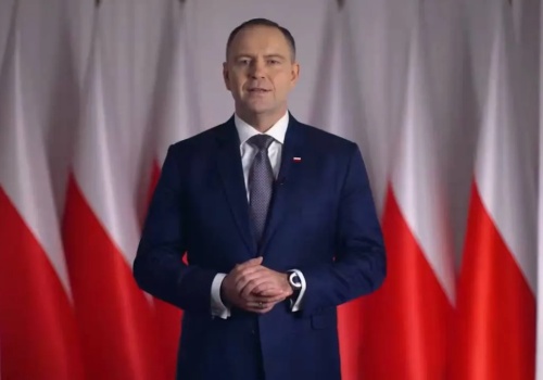 Poparcie dla prezydenta wciąż na solidnym poziomie. Polacy krytycznie o Sejmie i Senacie