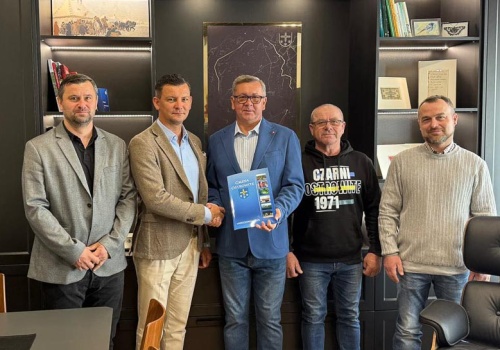 Umowa na budowę Orlika w Ostrowitem podpisana