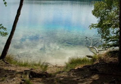 Woda jak na Karaibach, a to polskie jezioro. Nie ma drugiego tak przejrzystego