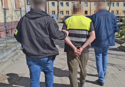 Groził strażakowi i znieważył policjanta. Został zatrzymany