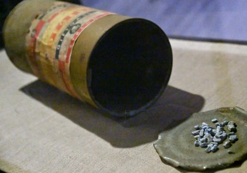 Polak sprzedawał pamiątki po III Rzeszy. W ofercie puszki po 