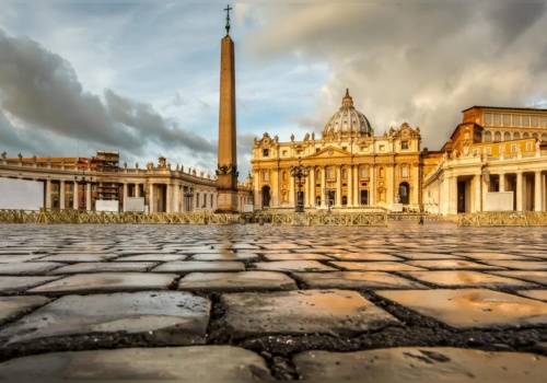 Mianowanie członków zarządu Banku Watykańskiego wywołuje w sieci spekulacje na temat historycznych powiązań