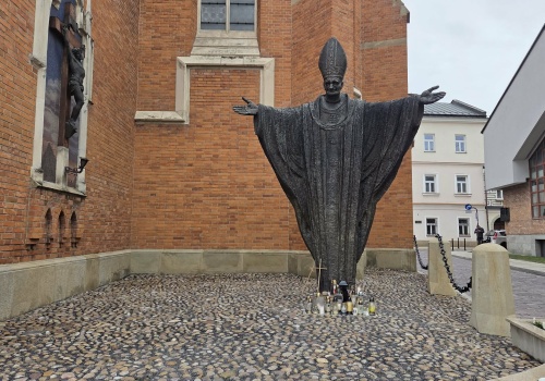 21 lat temu to miejsce tonęło w zniczach i łzach