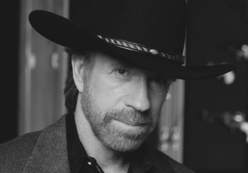 Bliscy Chucka Norrisa apelują do fanów: 