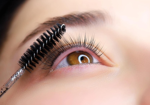 Który środek do demakijażu rzęs jest lepszy: żel, krem czy płyn?
