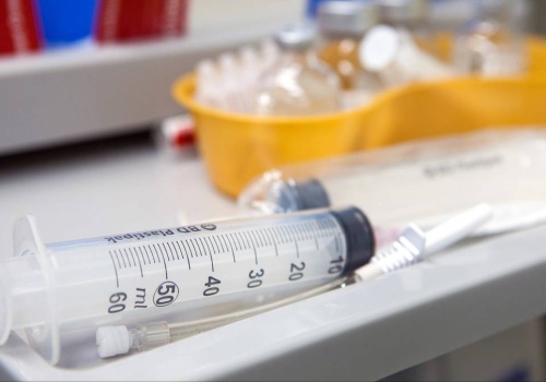 Nowy etap w onkologii? Rosja testuje spersonalizowaną szczepionkę mRNA