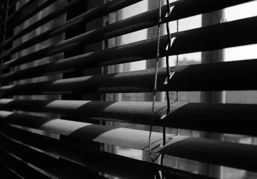 Koszmar w Wadowicach. 6-latka wypadła z okna mieszkania na 3. piętrze