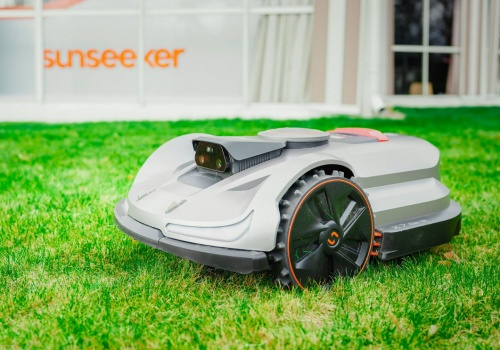 Wyrzuć kable i zapomnij o antenach. Sunseeker pokazał kosiarki z noktowizorem i AI