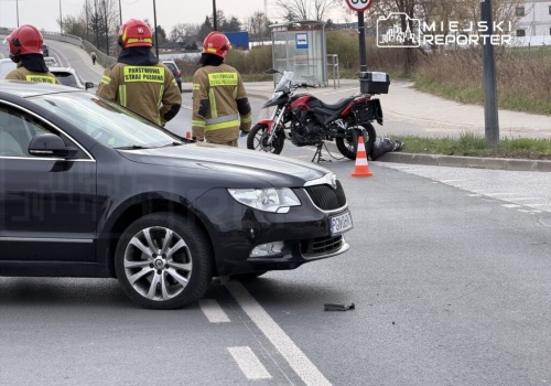 Zderzenie Skody z motocyklem na Bemowie. Zablokowany przejazd ulicą Gierdziejewskiego