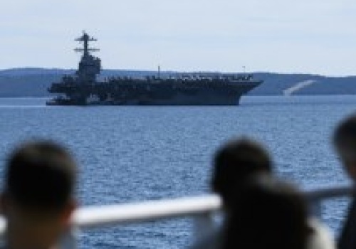 Największy okręt wojenny świata ponownie gotów do ataków na Iran