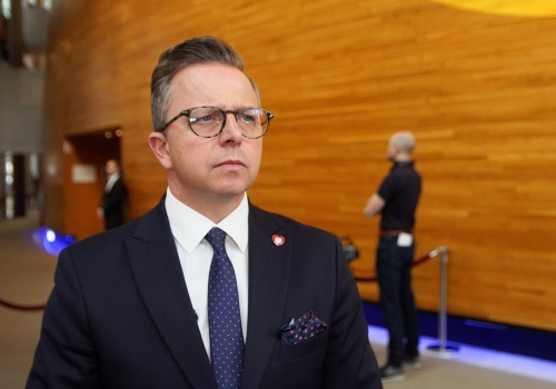 UE łagodzi wymogi klimatyczne dla samochodów ciężarowych. Przejście na bezemisyjność zachodzi wolniej, niż zakładano