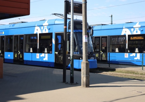 Wielkanoc w Krakowie: zawieszone linie i nowe rozkłady komunikacji miejskiej