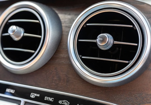 Odgrzybianie klimatyzacji w aucie. Wystarczy 20 zł i 15 minut