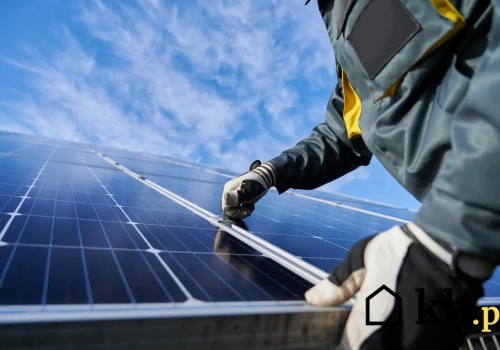 Dach wygląda jak zwykły, ale wytwarza energię – nowy trend przyspiesza