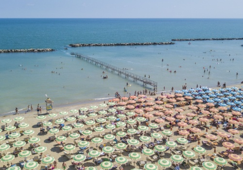 Wakacje we Włoszech 🌤️⛱️ Loty i noclegi ze śniadaniami, w hotelu blisko plaży za 969 PLN ☕🥐