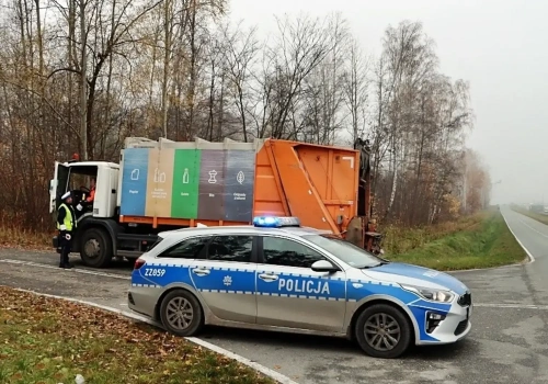Śmieciarka potrąciła pieszego. Mężczyzna zginął na miejscu