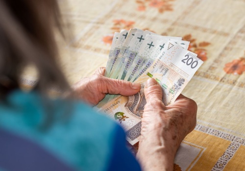 Dla kogo 13. emerytura? Dla jednych przed Wielkanocą, dla drugich dopiero w maju