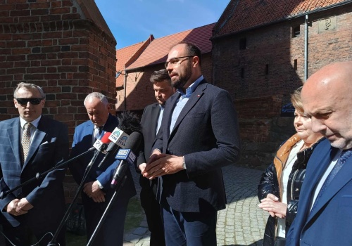 Poseł PiS Krzysztof Szczucki zawieszony! Burza wokół wypowiedzi i zarzutów