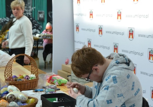 Rodzinne przygotowania do świąt łączą pokolenia