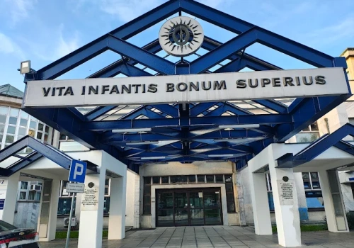 Szpital dziecięcy w Krakowie: dzieci do 12 lat nie mogą odwiedzać pacjentów