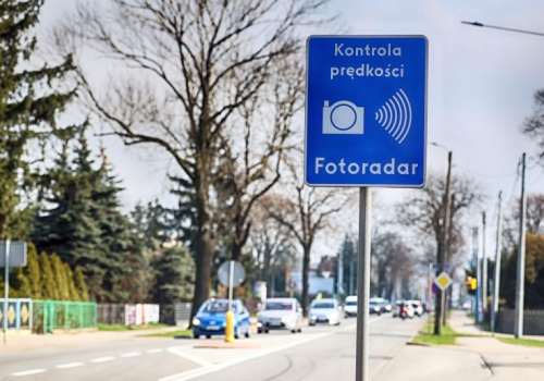 Fotoradar zrobił zdjęcie, a ITD żąda wskazania kierowcy. Sądy mają wątpliwości