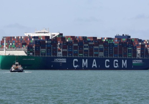 Pierwszy zachodni statek od tygodni przepłynął przez Ormuz