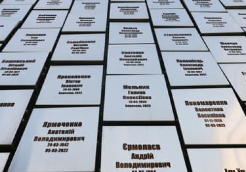 Jak Moskwa przerobiła historię Katynia, żeby zwalić na Ukrainę winę za Buczę