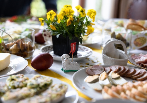 Wielkanoc 2026: Polacy szukają przepisów, życzeń i informacji o świętach