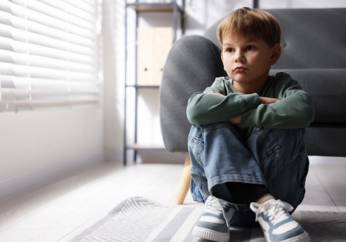 Kiedy dziecko może zostać samo w domu? W UK to nie wiek jest najważniejszy