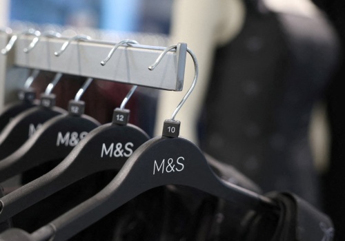 Gangi atakują znaną sieć handlową. 