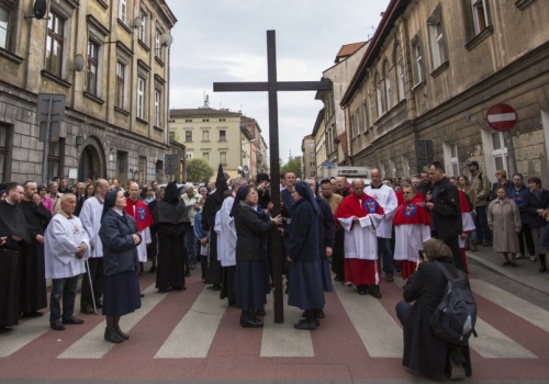 Ścisły post w Wielki Piątek. Odmówienie sobie mięsa to nie jedyne wyrzeczenie
