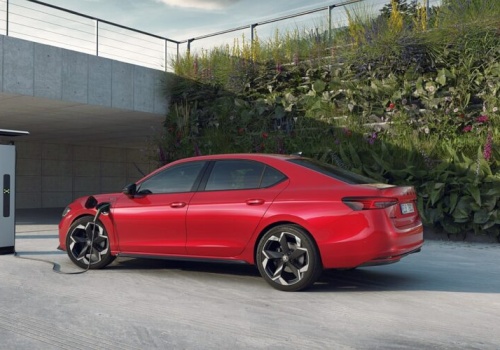 Najmocniejsza Skoda Superb ma już polską cenę. Jest szybciej, drożej i tylko z jednym rodzajem nadwozia